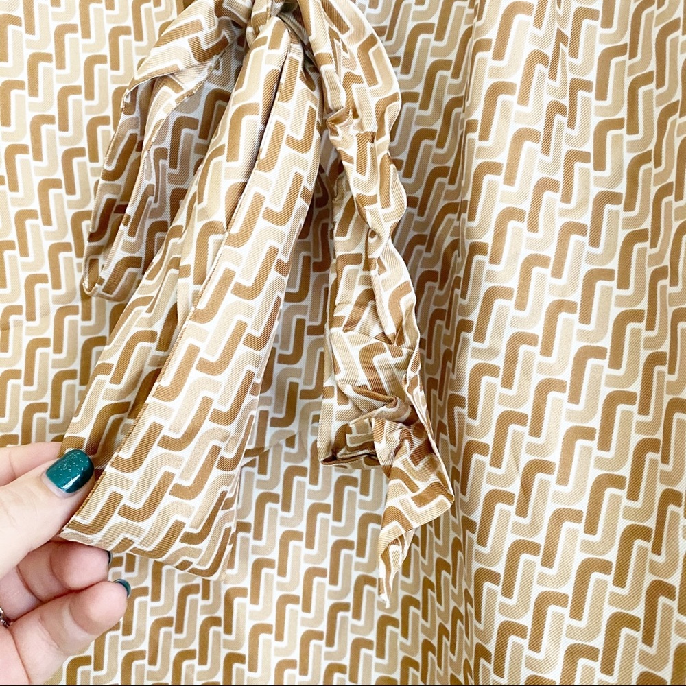 Joie Joslin Bow Tie Silk Blouse Chain Print Oak Tan XL NWT - Picture 7 of 13